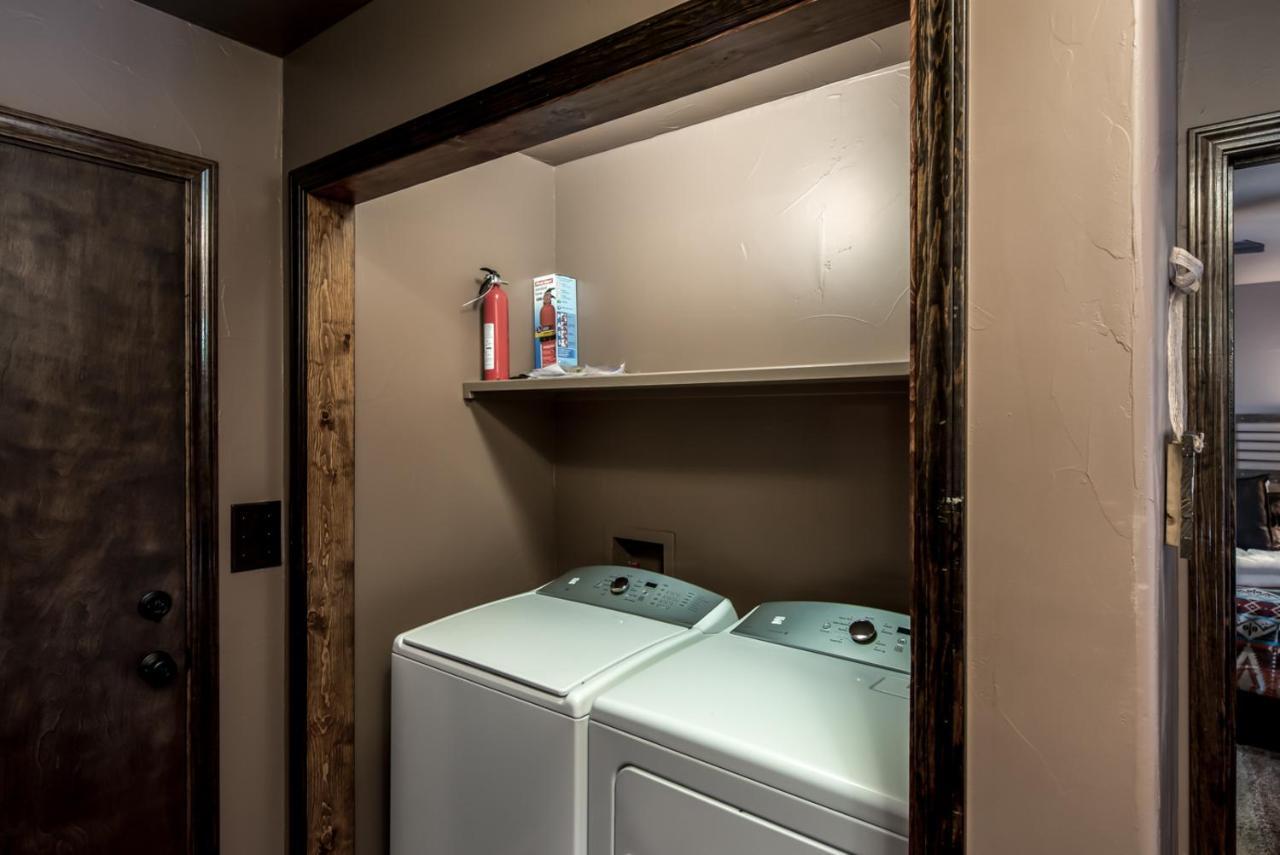 Fifth Dimension, 2 Bedrooms, Wifi, Hot Tub, Game Table, Grill, Sleeps 4 Ruidoso Esterno foto