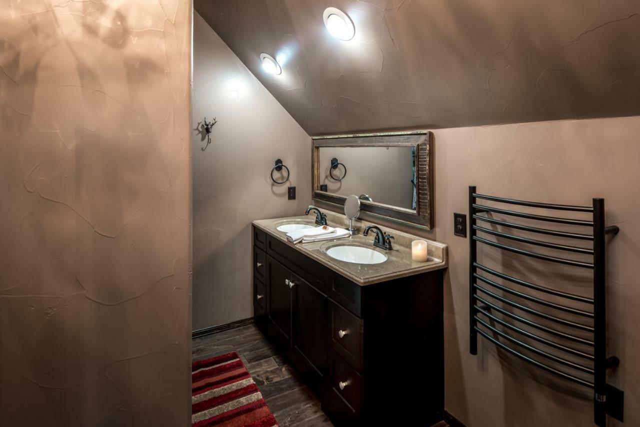 Fifth Dimension, 2 Bedrooms, Wifi, Hot Tub, Game Table, Grill, Sleeps 4 Ruidoso Esterno foto